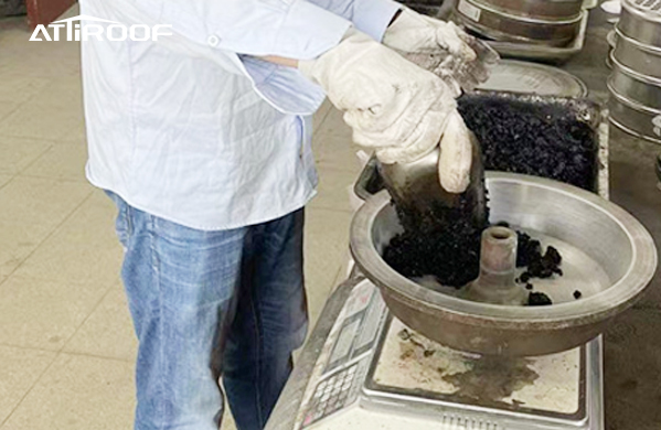 Pruebas de laboratorio y control de calidad para la producción de Tejas Asfálticas.